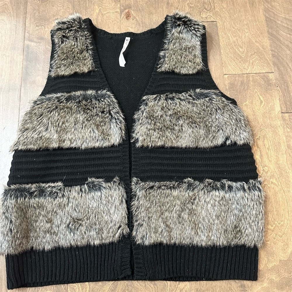 Leo & Nicole Sweater Vest‎ Womens Petite M Black Gray Striped Open Front